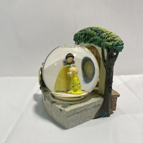 Disney Snow White Irresistibly Lovable Water Snow Globe Clock Princess - Picture 16 of 16